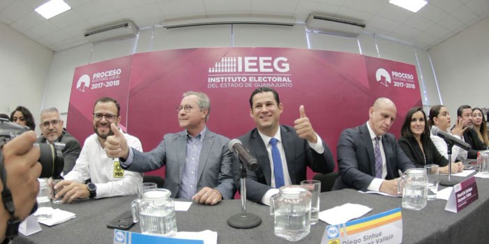 Diego Sinhué se registra como candidato a la gubernatura