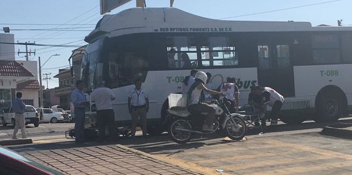 Impacta oruga a motocicleta en la colonia Vista Hermosa