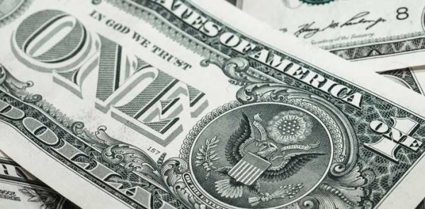 Dólar inicia sesión hasta en 19.14 pesos en bancos capitalinos