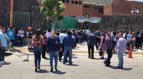 Evacúan juzgados civiles de Irapuato, falsa amenaza de bomba