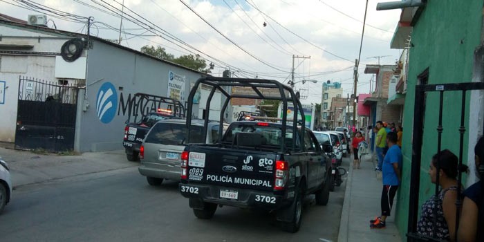 Disparan contra dos hombres y una mujer en la Zona Centro de Silao