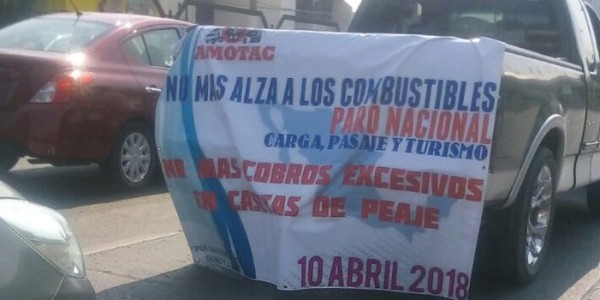 Se manifiestan conductores del transporte público