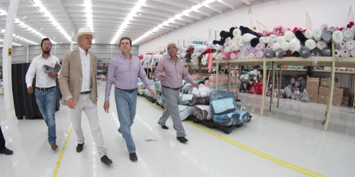 Sheffield promete impulsar industria textil de Uriangato, Guanajuato