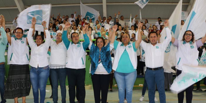 Maestros jubilados de Guanajuato se unen a campaña de Bertha Solórzano
