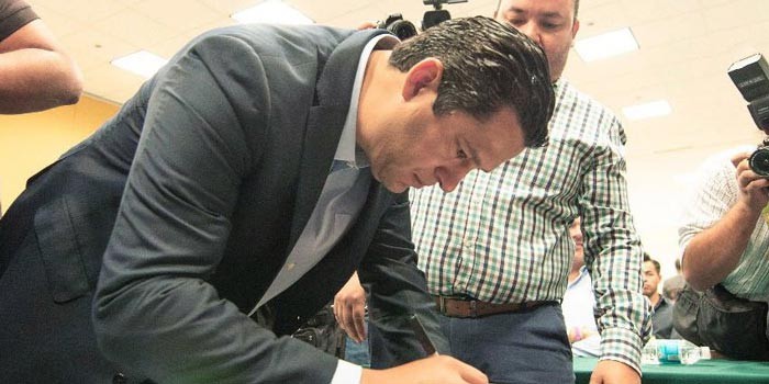 Diego Sinhué afirma estar 20 puntos arriba