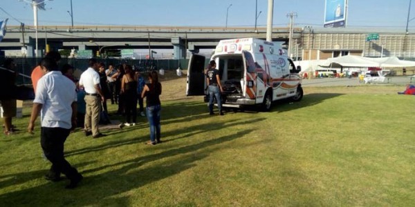 Vuela juego inflable en Industrial Delta, un menor y una mujer resultaron lesionados