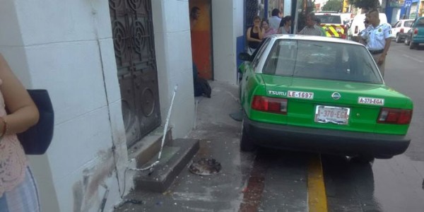 Muere taxista de un infarto en la Zona Centro de León