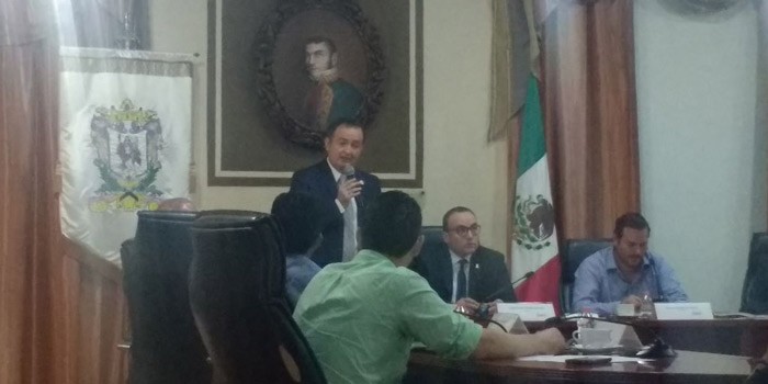 Cuestionan finanzas y pirotecnia de la Feria de León