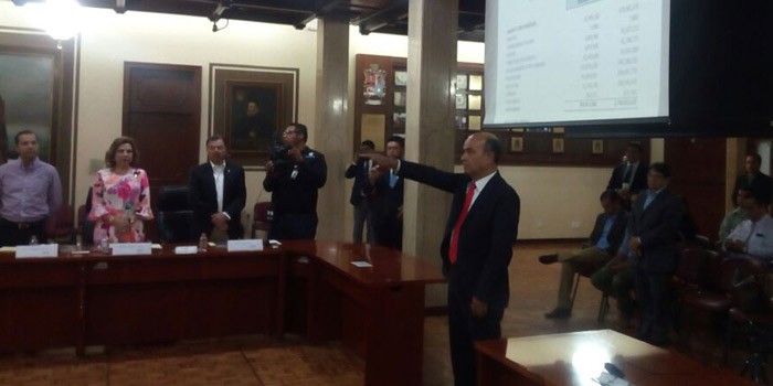 David González Flores rinde protesta como síndico de León