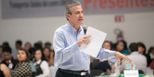 Se compromete López Santillana a impulsar mejores salarios para los leoneses