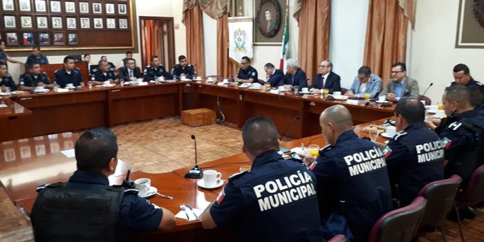 Se reúne Luis Ernesto Ayala con mandos de la Policía de León