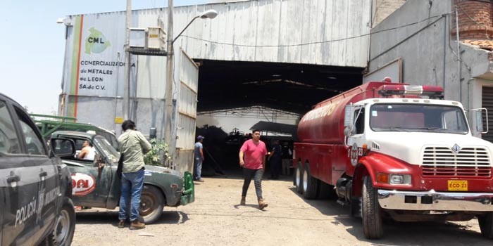 Se incendia chatarrera en Santa Rosa Plan de Ayala
