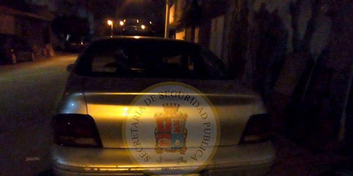 Detienen a tres por robar un vehículo, dos son menores
