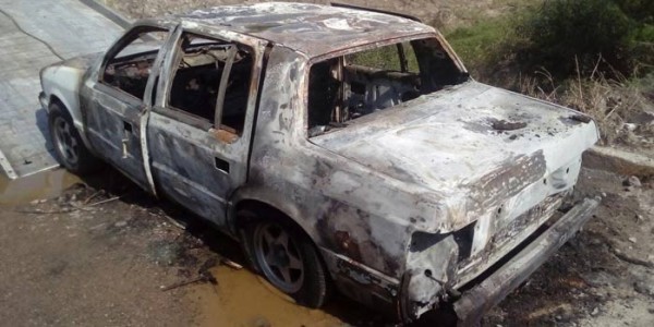 En Barranca de Venaderos localizan un automóvil calcinado