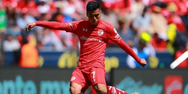 Le salen más novias a Leonel López