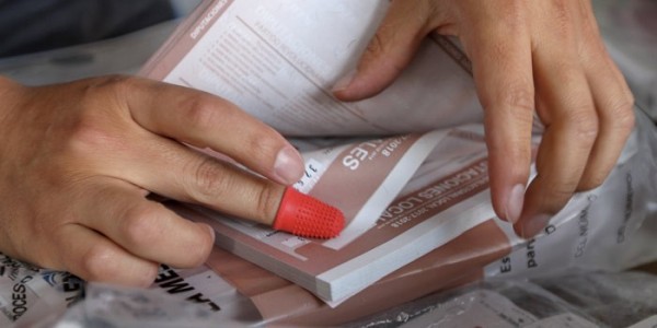 Roban boletas electorales a presidente de casilla en Iztapalapa
