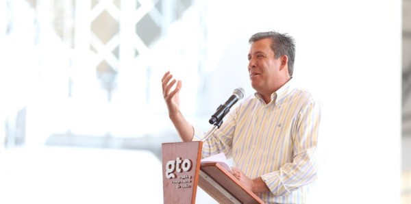 Gobernador vetaría la reforma que obliga a mantener a hijos de 24 años