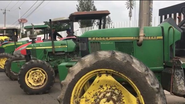 Campesinos toman instalaciones del SAT para exigir apoyos y presupuesto