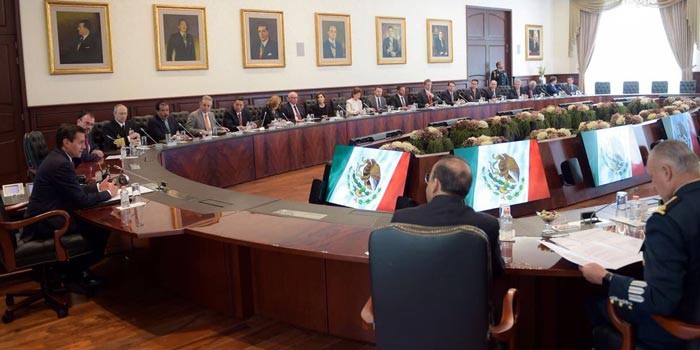Peña Nieto revisa con gabinete compromisos y procedimiento de cambio de poderes