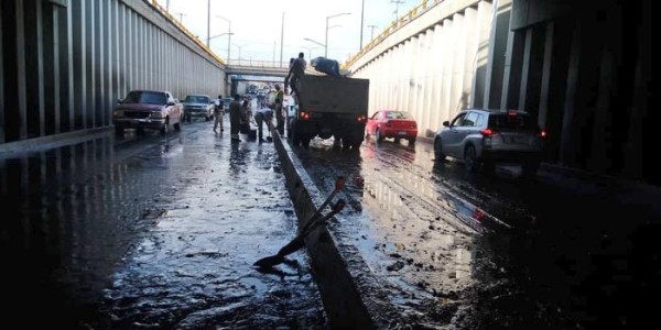 Acumulación de basura obstruyó bombas del paso a desnivel en Hermanos Aldama y Timoteo Lozano