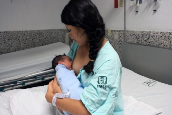 Recomienda IMSS atender reflujo en bebés