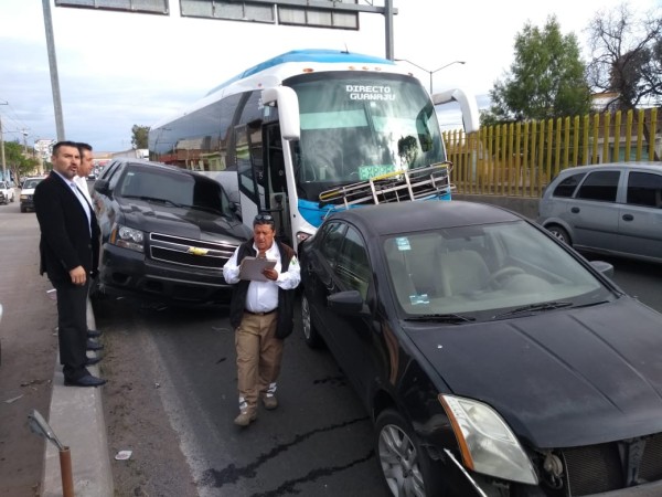 Se registra aparatoso accidente en la carretera León-Silao