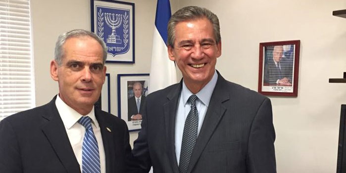 Se reúne López Santillana con el embajador de Israel