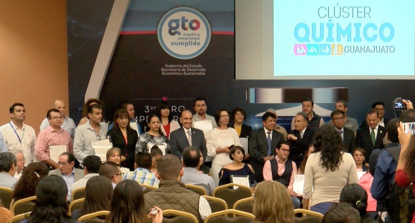 Buscan fortalecer a empresarios del clúster químico