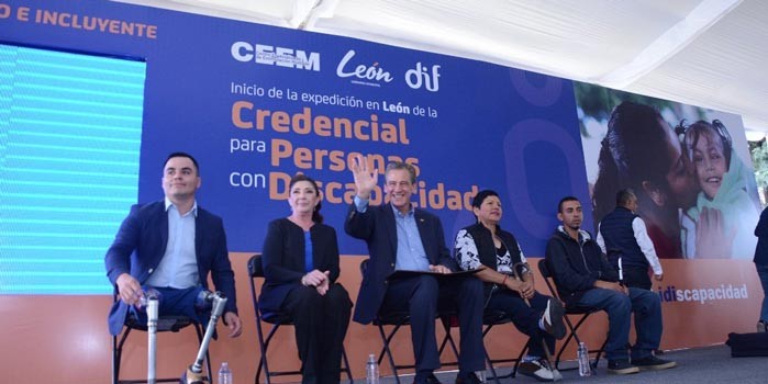 Expedirá León credencial para personas con discapacidad permanente