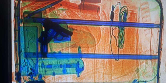 En el Aeropuerto Internacional del Bajío localizan pistola al interior de un equipaje