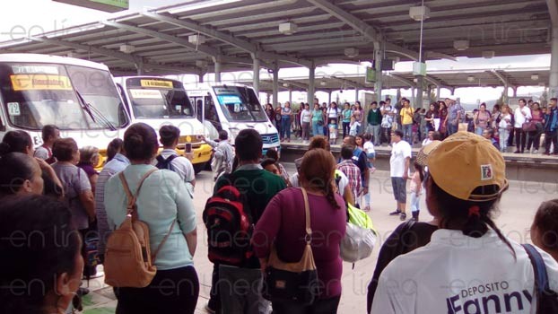 Bloquean Estación Delta tras esperar más de una hora la ruta 93