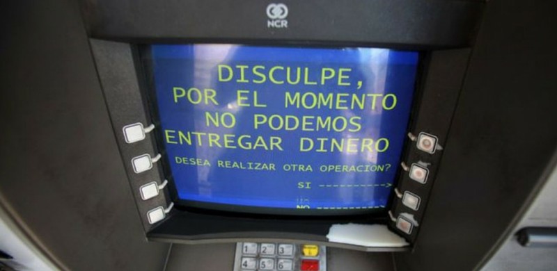 Dañan puerta de cajero automático en Unidad Obrera