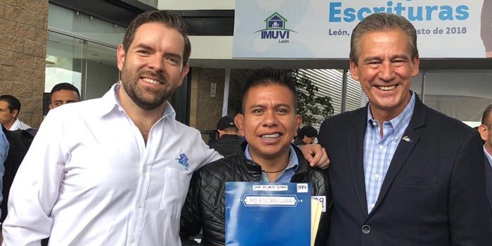 Entrega IMUVI 2 mil 620 escrituras en 3 años