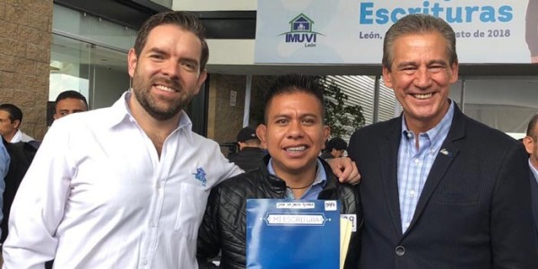 Entrega IMUVI 2 mil 620 escrituras en 3 años