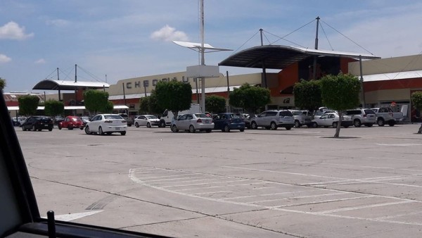 Causan destrozos al intentar robar cajero automático