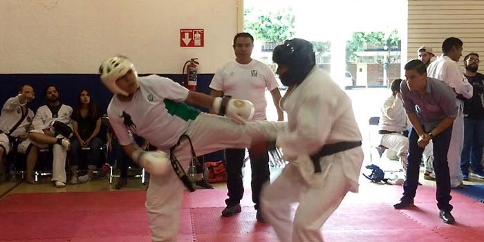 Imparten karate coreano en CECEM de León II