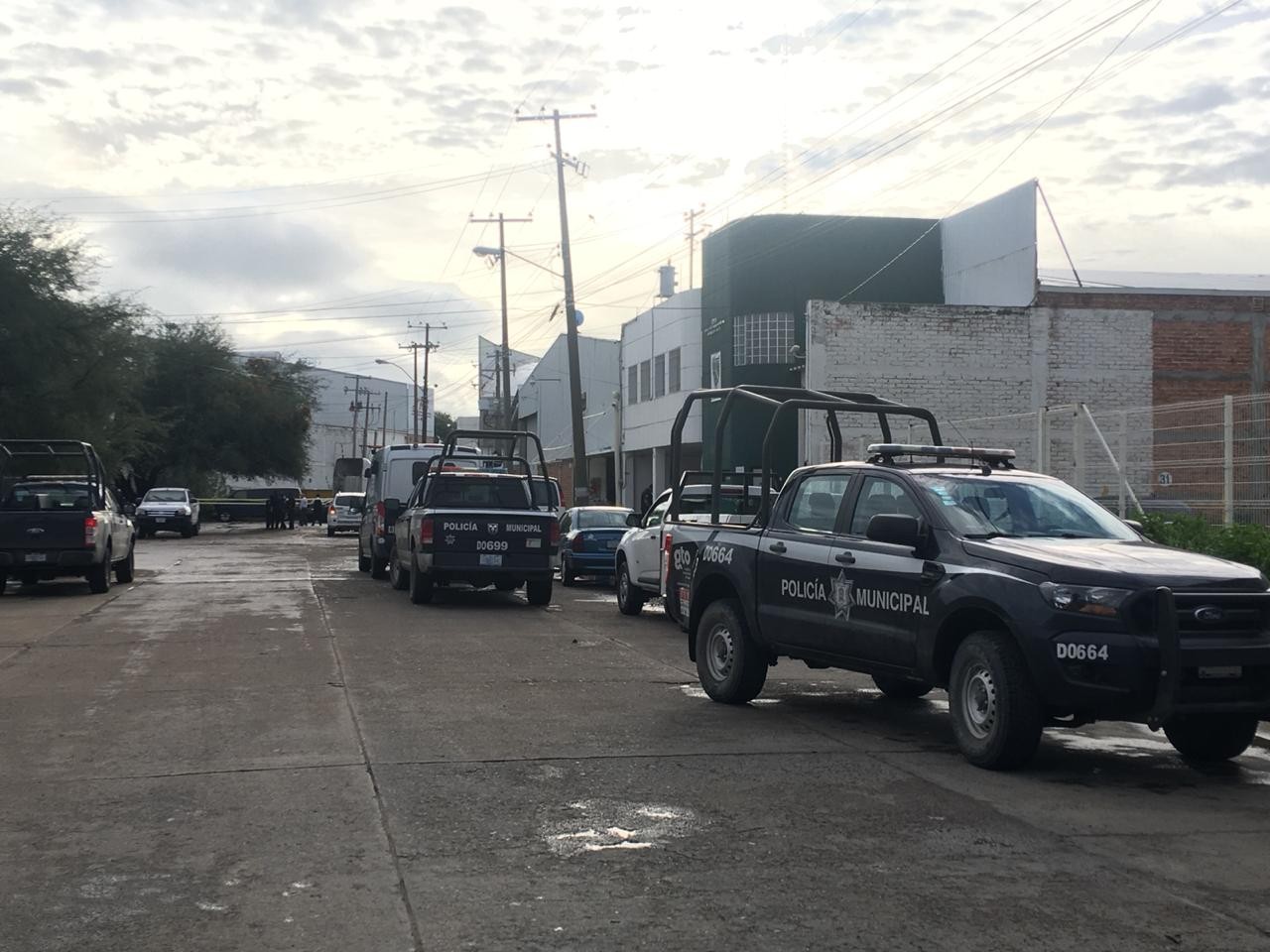 Encapuchados asaltan camioneta de valores y balean a tres custodios