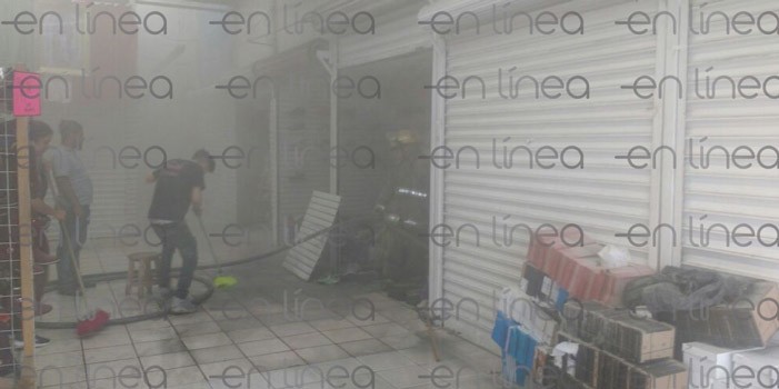Se incendia local en Zona Piel
