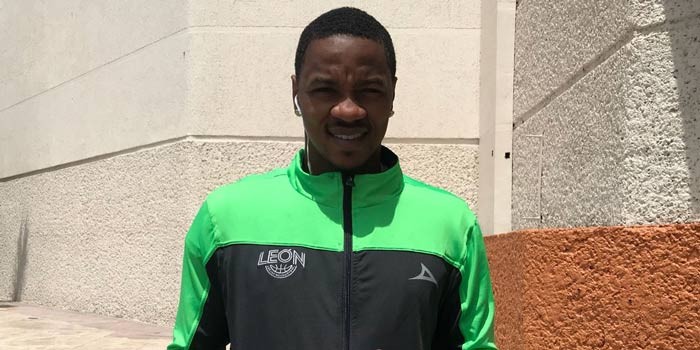 Llega Zak Irvin a las Abejas de León