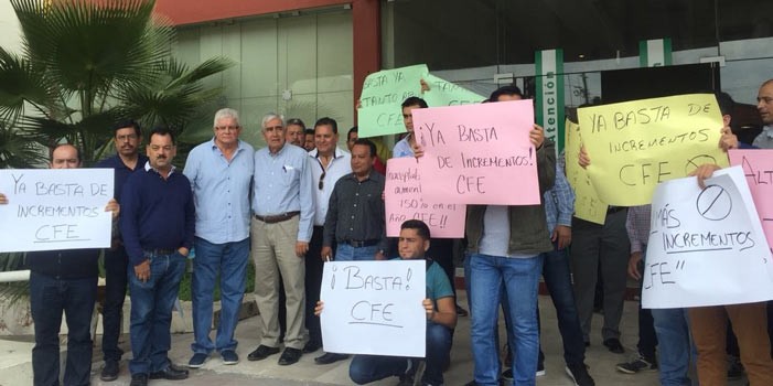 Protestan empresarios de los Pueblos del Rincón por alza en las tarifas de luz