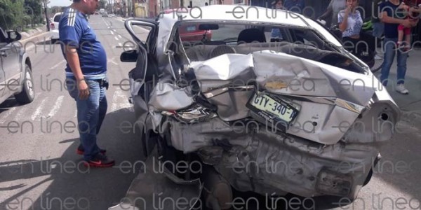 Patrulla destroza Aveo en La Candelaria, un menor grave