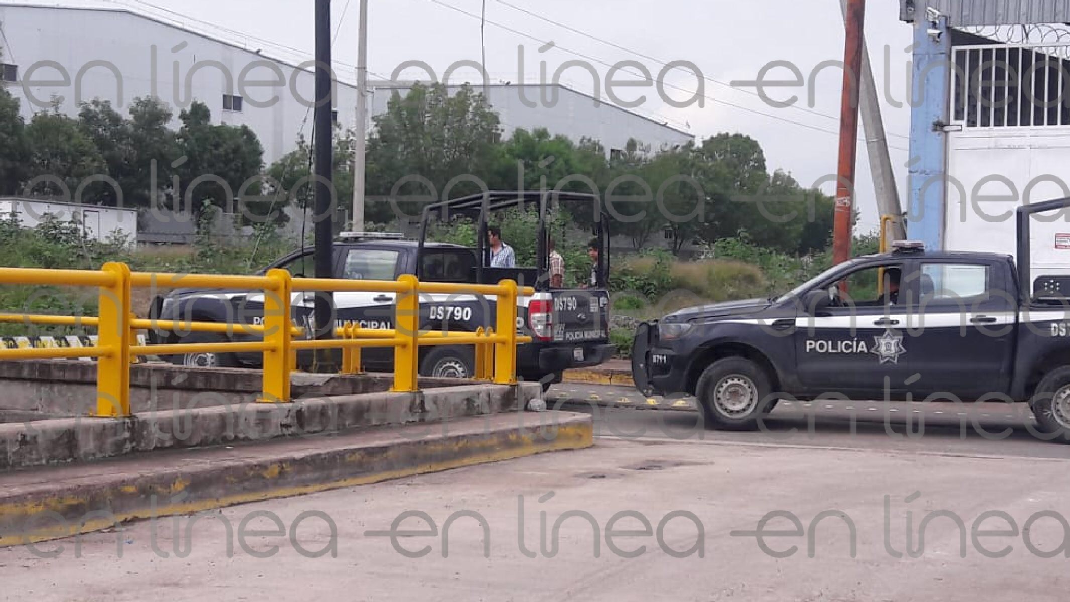 Hallan cadáver de joven a un costado de las vías del tren