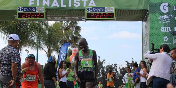 Ganan keniatas el Maratón León 2018