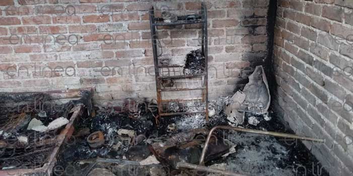 Ayudan policías a familia que perdió su patrimonio en un incendio