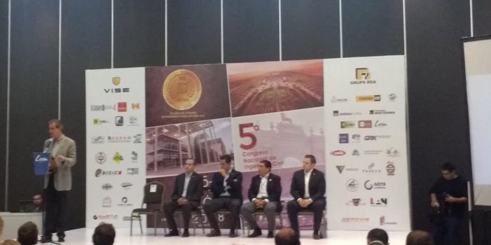 López Santillana exhorta e ingenieros a participar en la planeación de León