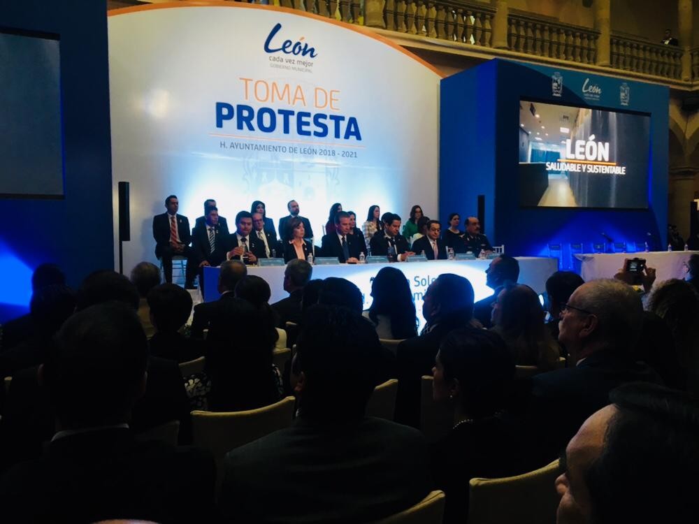 Rinde protesta López Santillana como alcalde para su segundo trienio