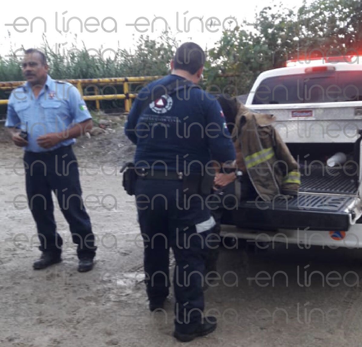 Rescatan PC y Bomberos a hombre que cayó al arroyo de Timoteo Lozano