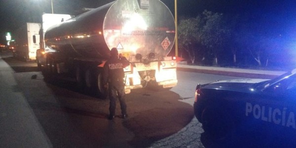 Policía Federal asegura 38 mil litros de asfalto