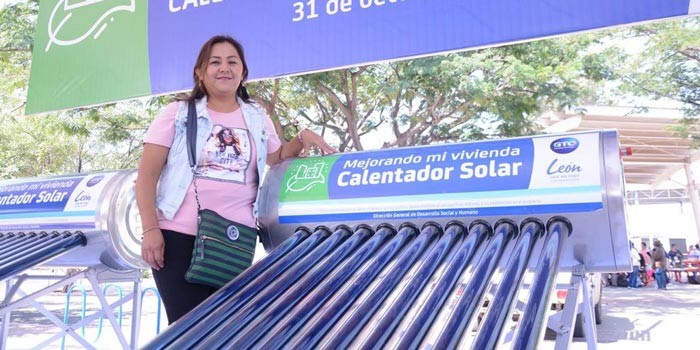 Distribuyen 9 mil 200 calentadores solares en León