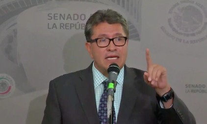 Pide Monreal a los bancos que no se pongan nerviosos, tras desplome financiero